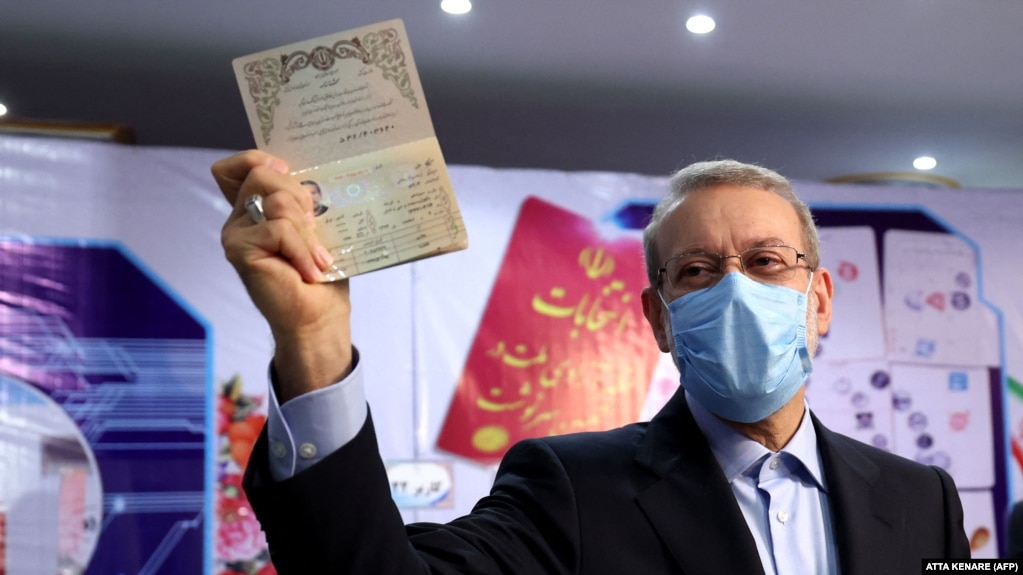 علی لاریجانی ثبت‌ نام کرده که چکار کند؟ همین چند خط را برایش بخوانید